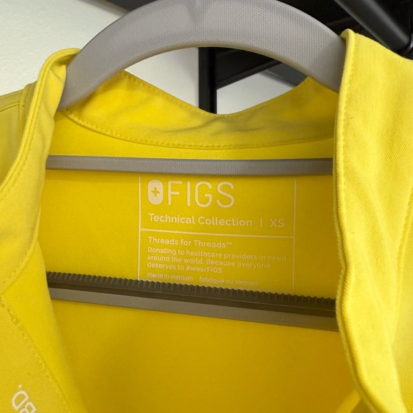 Figs LIFESAVER Yellow Technical Collection scrub top - Picture 3 of 3
